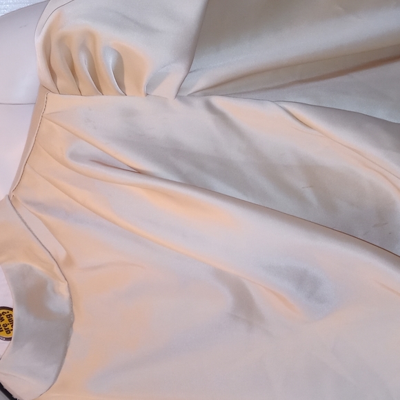 Satin pleated puff shoulder top - Picture 3 of 4